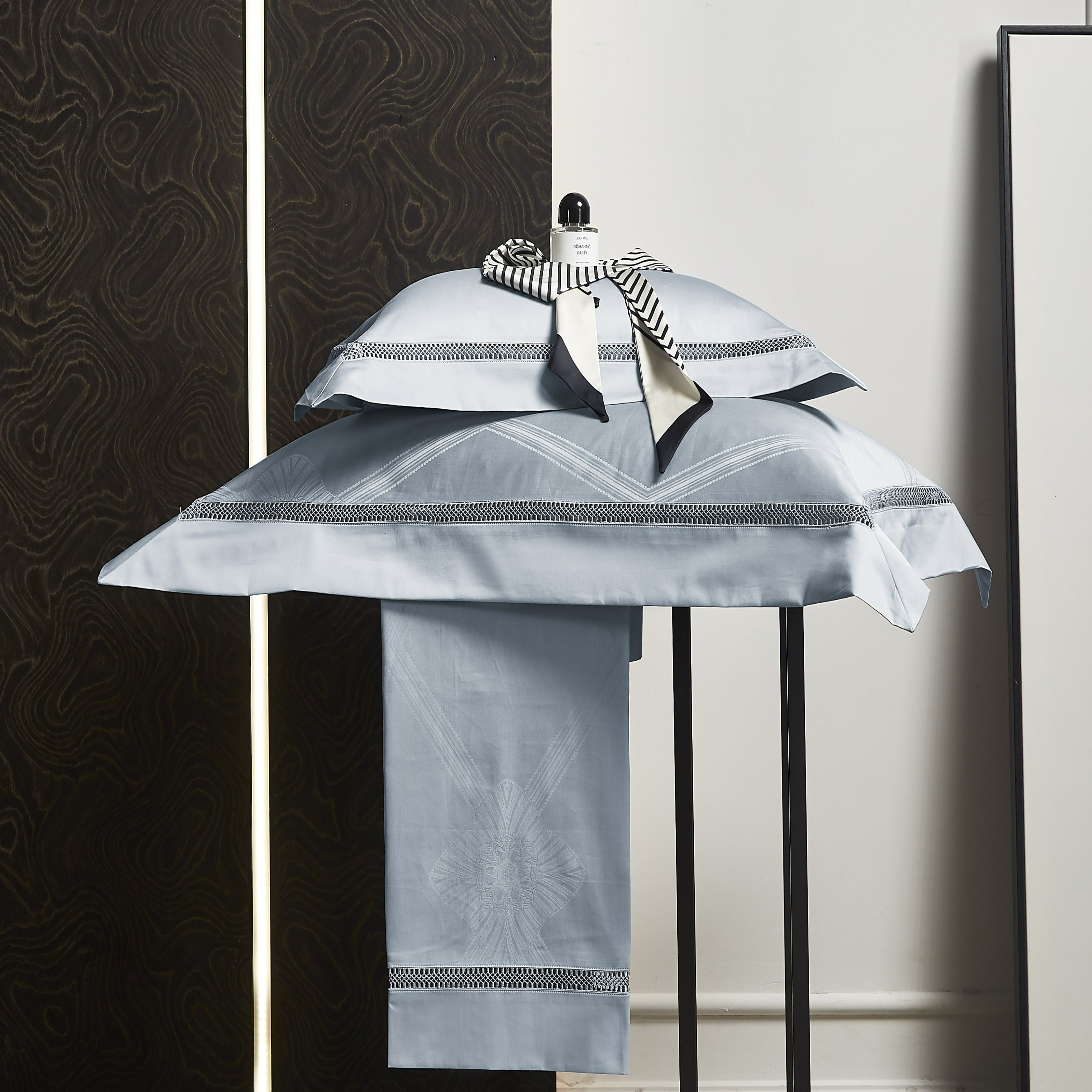 CARNABY EGYPTIAN COTTON BEDDING SET