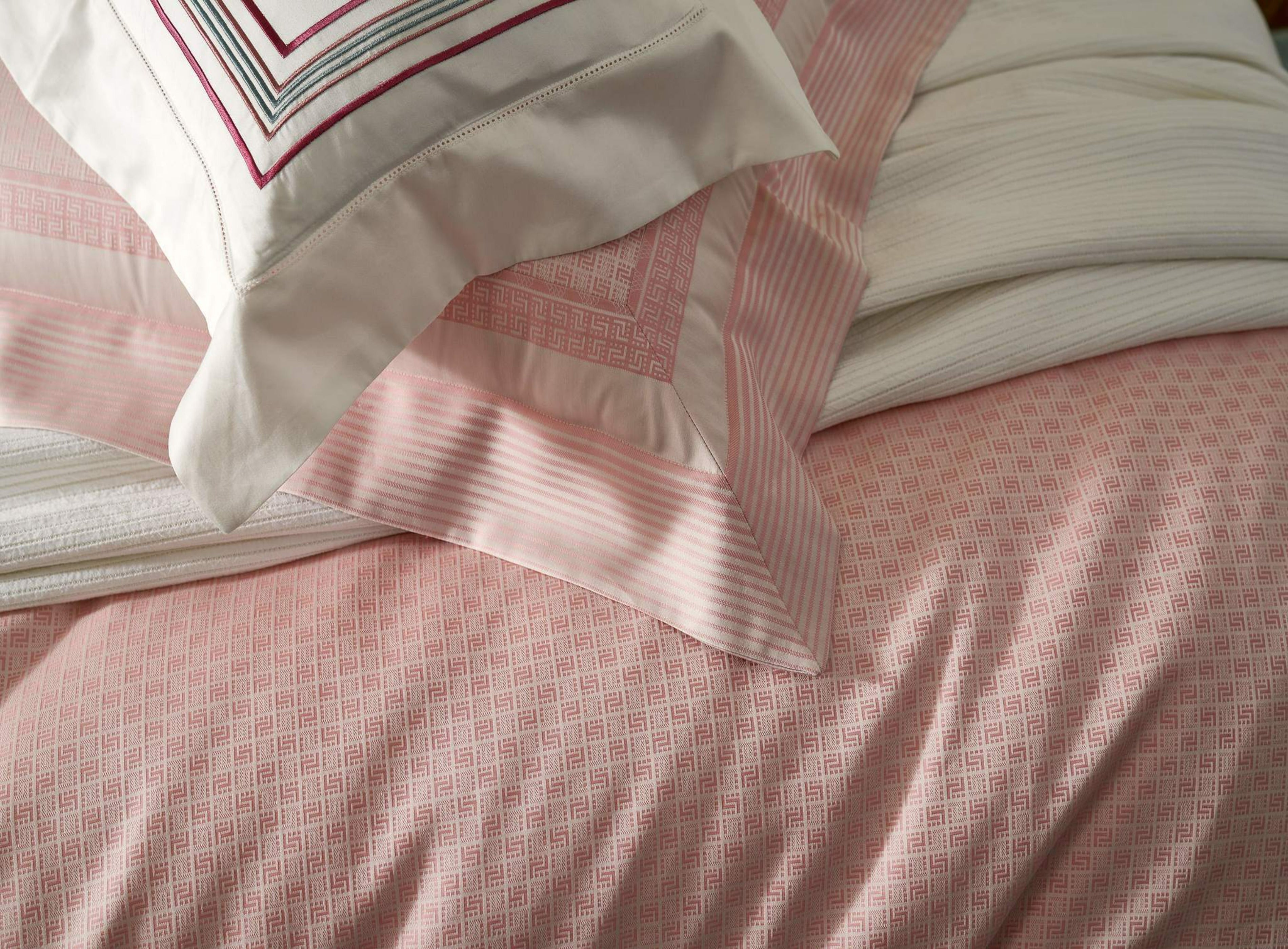 BOTANICA PINK BEDDING SET